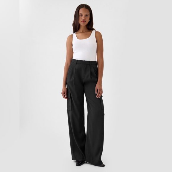NWT! GAP Black 365 High Rise Cargo Pleated Trousers - Size 6 Petite 💎 - Picture 1 of 11
